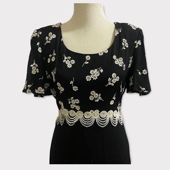 Vintage 90’s Black Embroidered Floral Padded Sleeved Casual Evening Maxi Dress - Picture 5 of 9